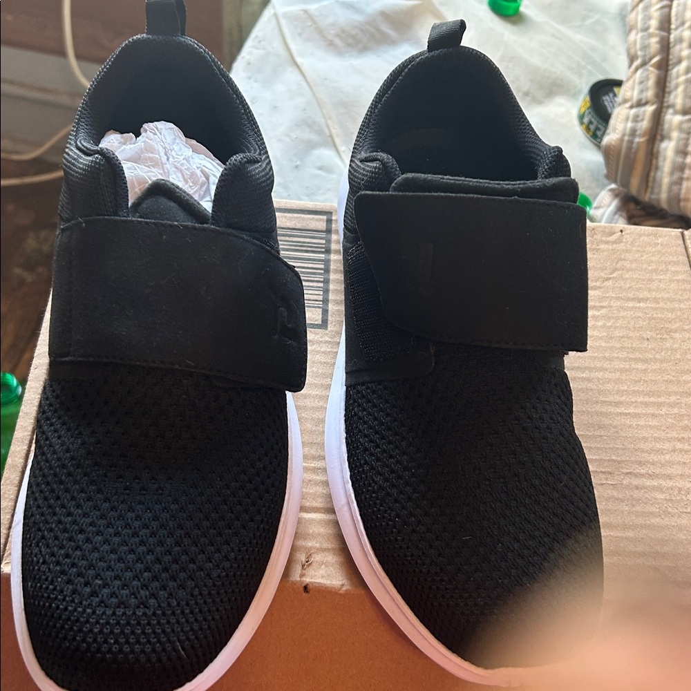 Propet Shoes Size 9 New with Box